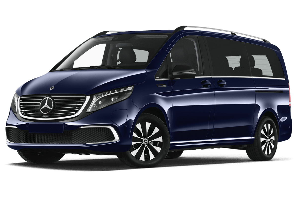 Tiefe, schräge Heckansicht eines Mercedes EQV, freigestellt