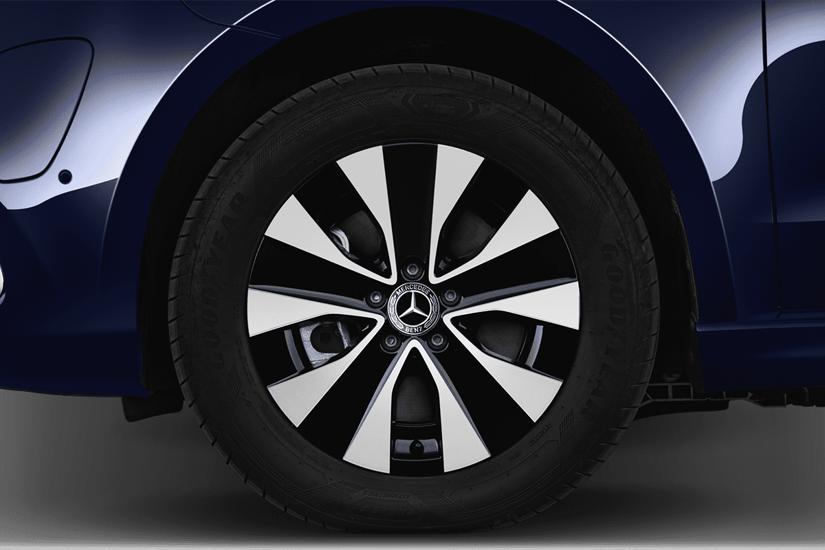 Radkappe oder Felge eines Mercedes EQV