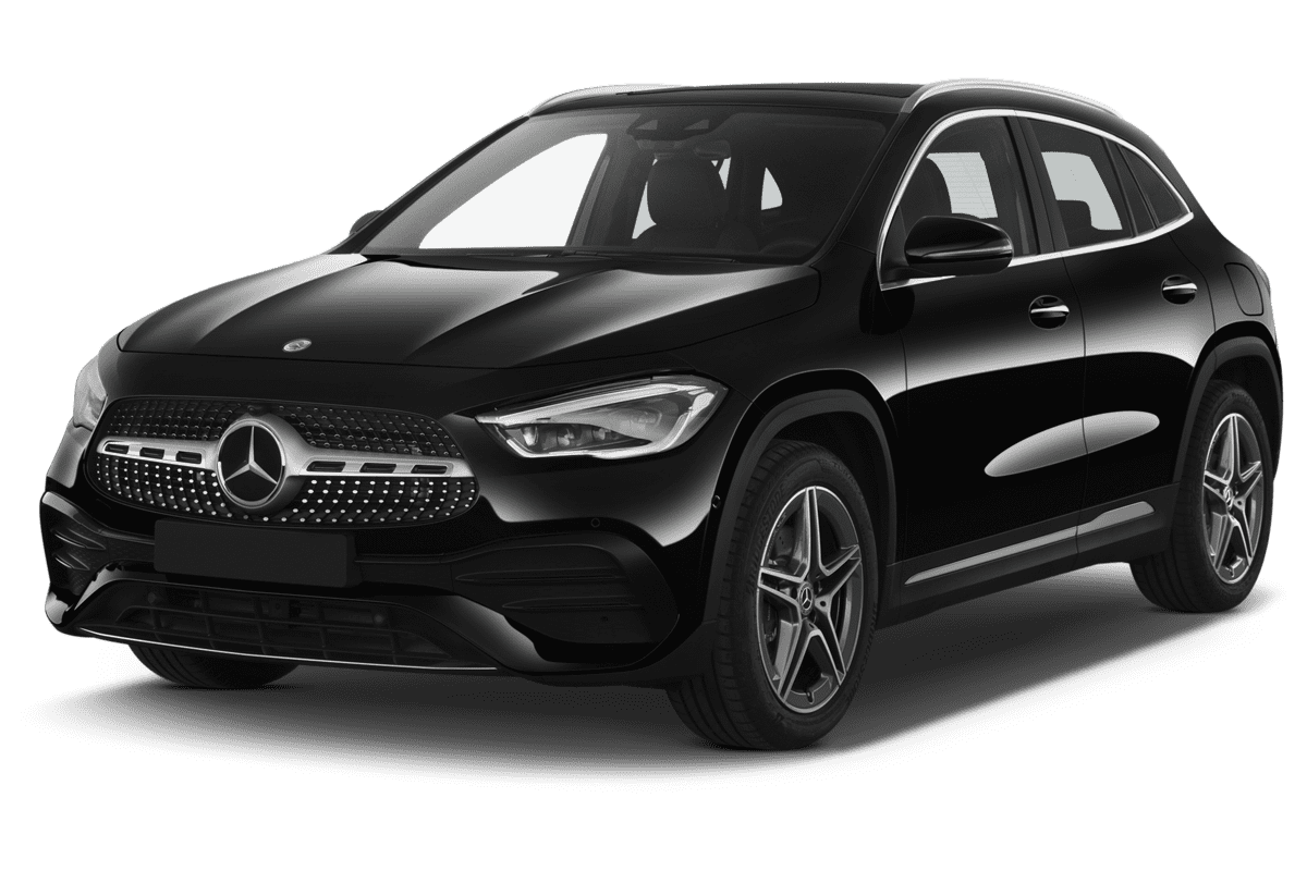 Schräge Frontansicht eines Mercedes GLA, freigestellt