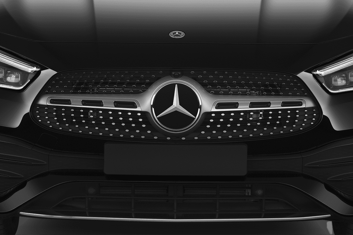 Kühlergrill eines Mercedes GLA