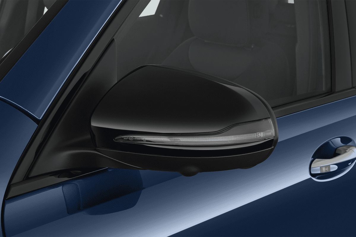 Rückspiegel eines Mercedes GLB