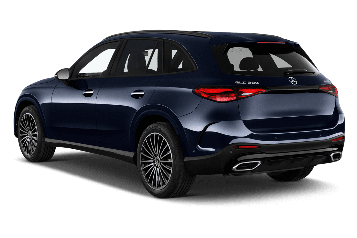 Schräge Heckansicht eines Mercedes GLC, freigestellt