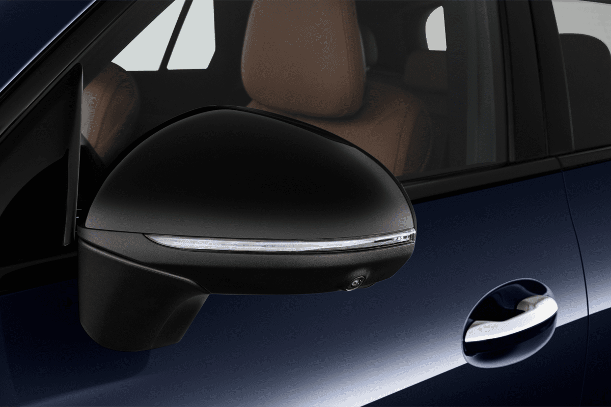 Rückspiegel eines Mercedes GLC