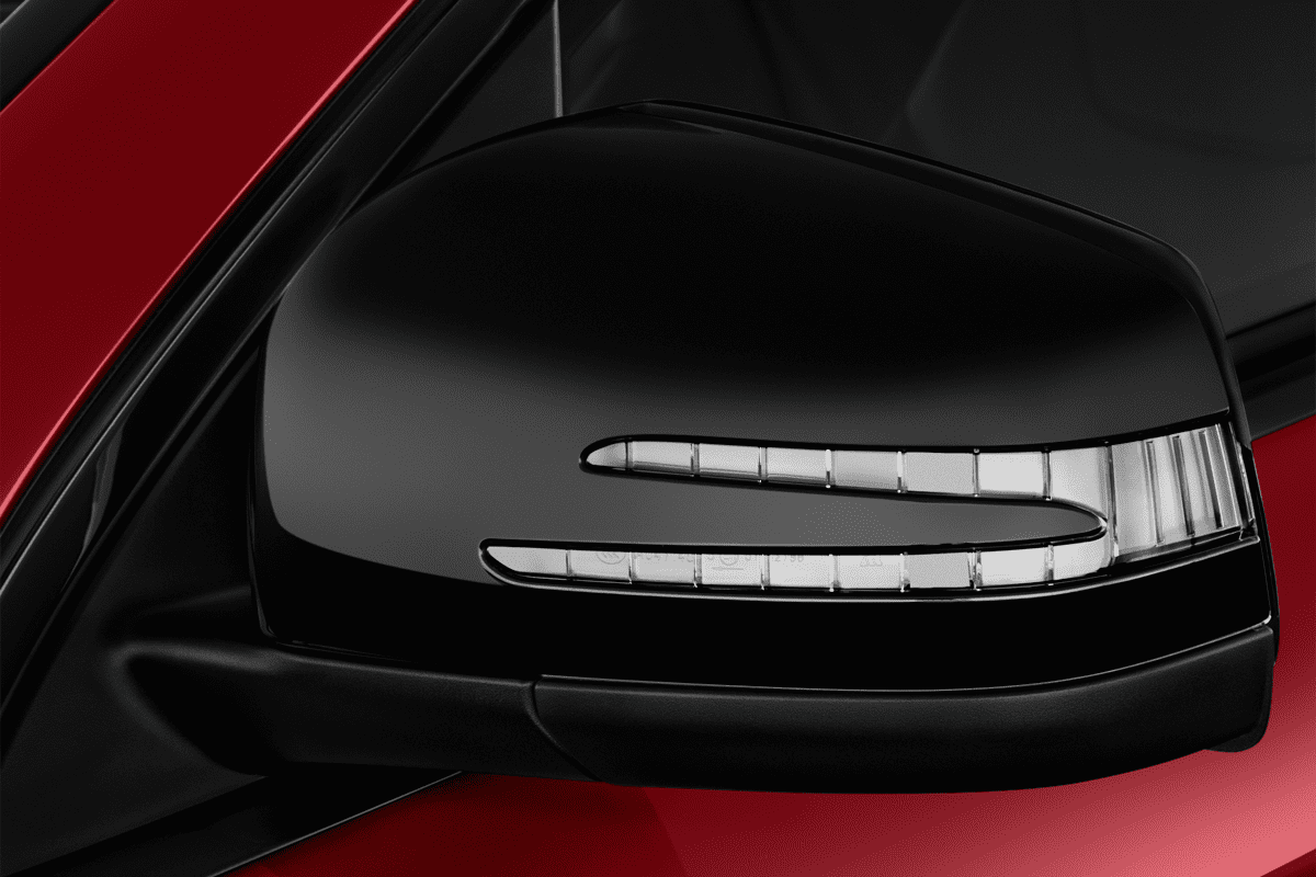 Rückspiegel eines Mercedes GLE-Coupé