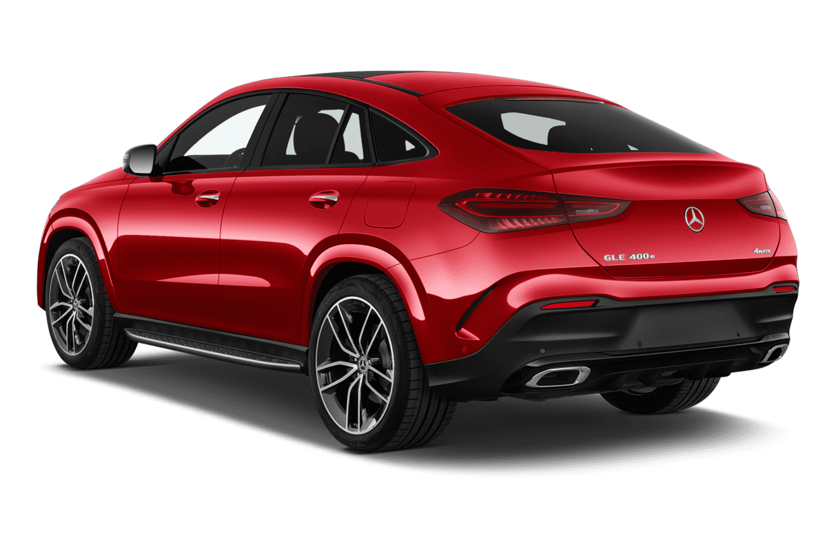 Schräge Heckansicht eines Mercedes GLE-Coupé Plug-in-Hybrid, freigestellt