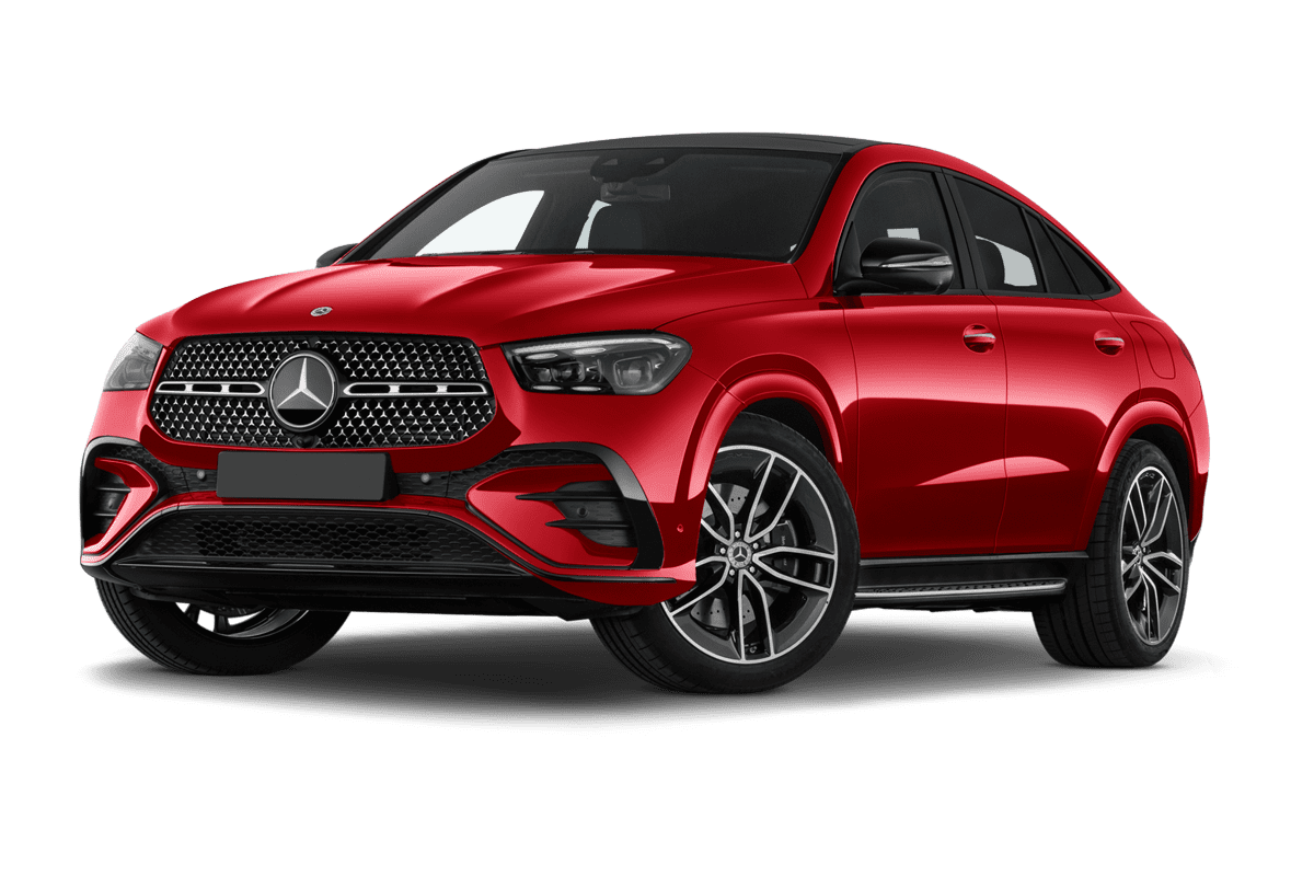 Tiefe, schräge Heckansicht eines Mercedes GLE-Coupé Plug-in-Hybrid, freigestellt
