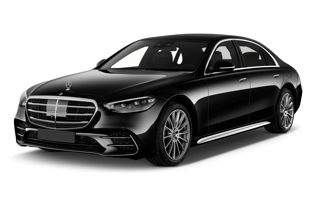 Schräge Frontansicht eines Mercedes S-Klasse Plug-in-Hybrid, freigestellt