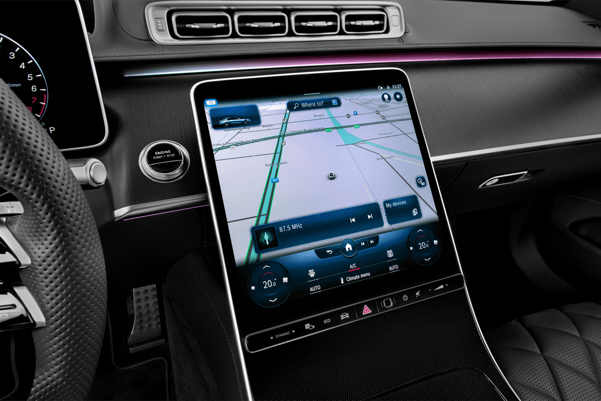 Mittelkonsole eines Mercedes S-Klasse Plug-in-Hybrid