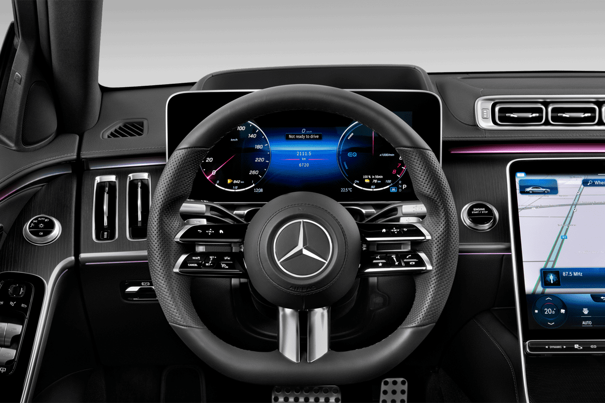 Lenkrad eines Mercedes S-Klasse Plug-in-Hybrid