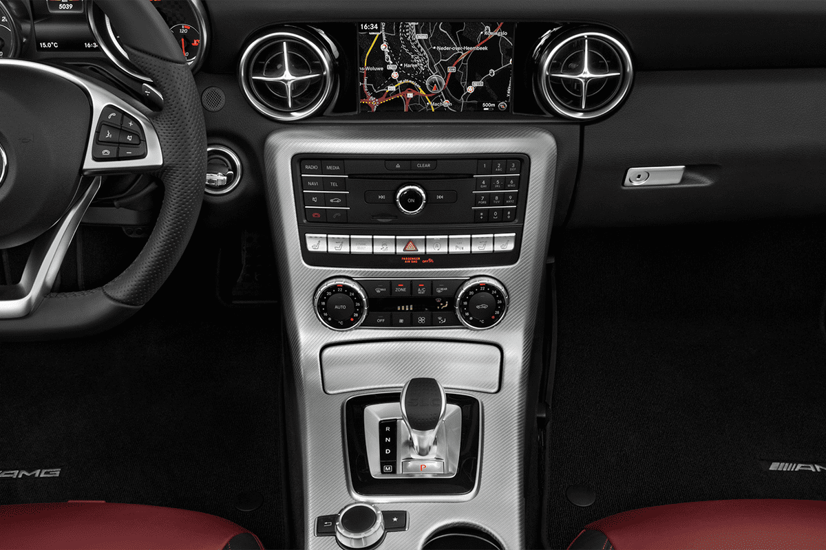 Mittelkonsole eines Mercedes SLC