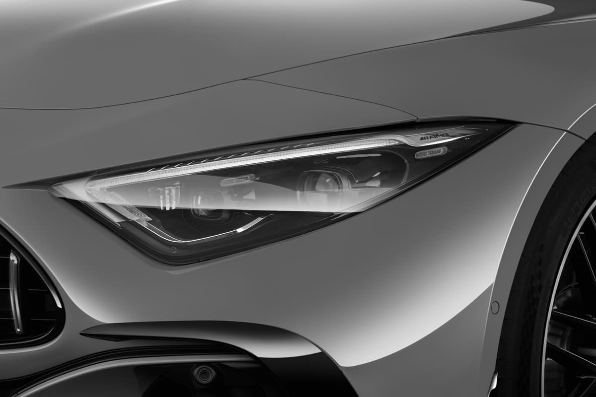 Frontscheinwerfer eines Mercedes AMG SL Roadster