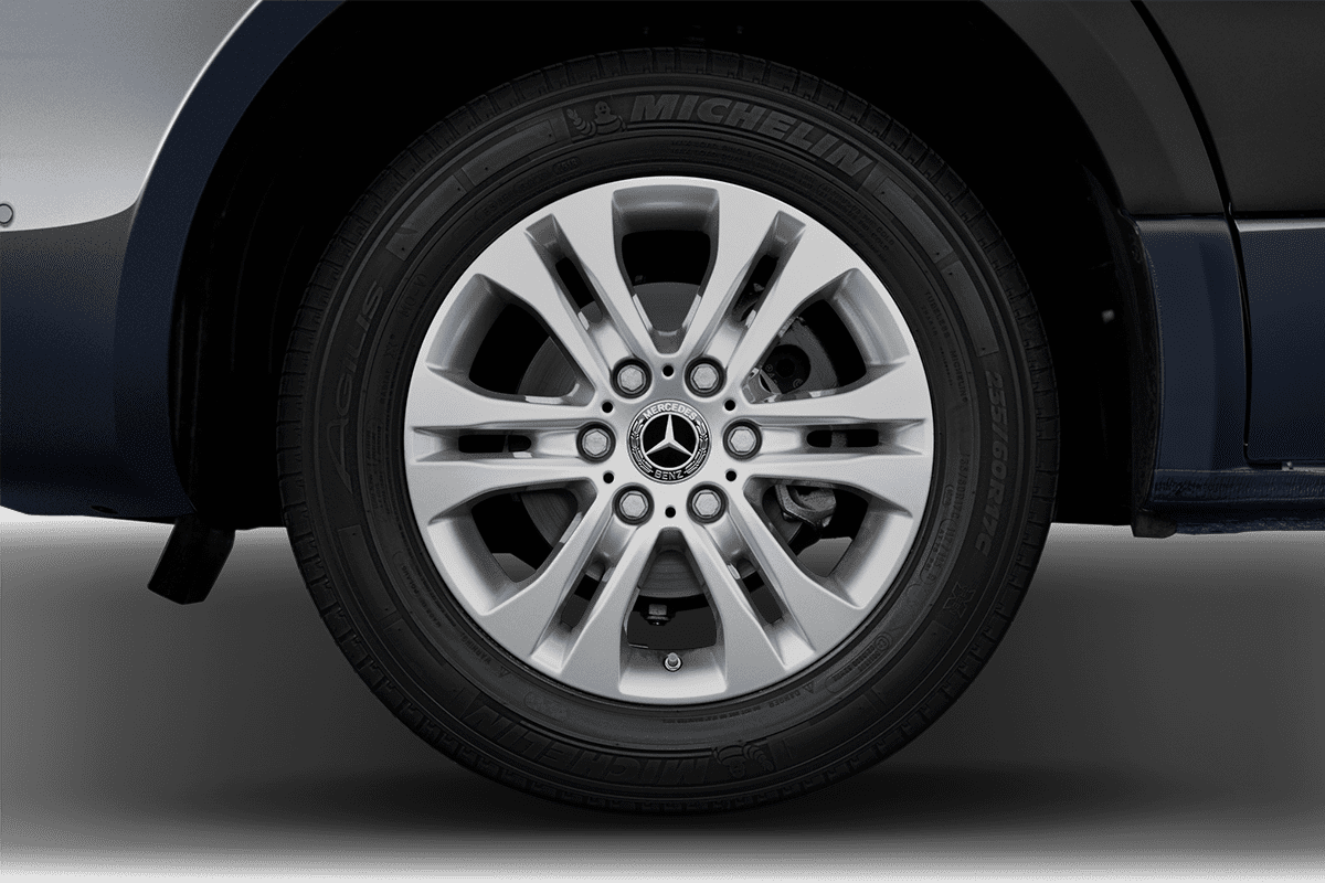 Radkappe oder Felge eines Mercedes Sprinter Kastenwagen