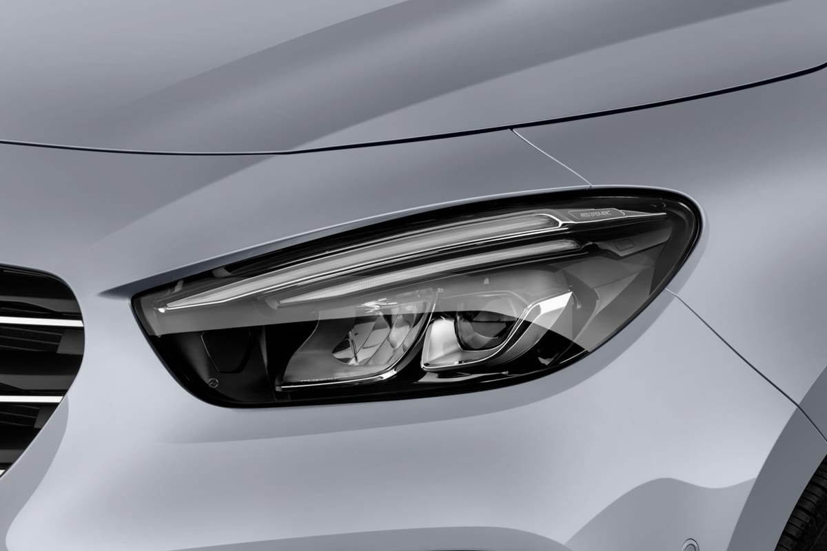 Frontscheinwerfer eines Mercedes T-Klasse