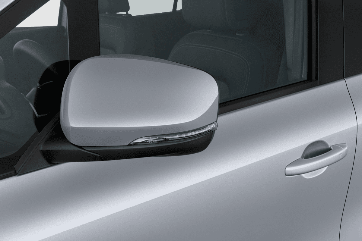 Rückspiegel eines Mercedes T-Klasse