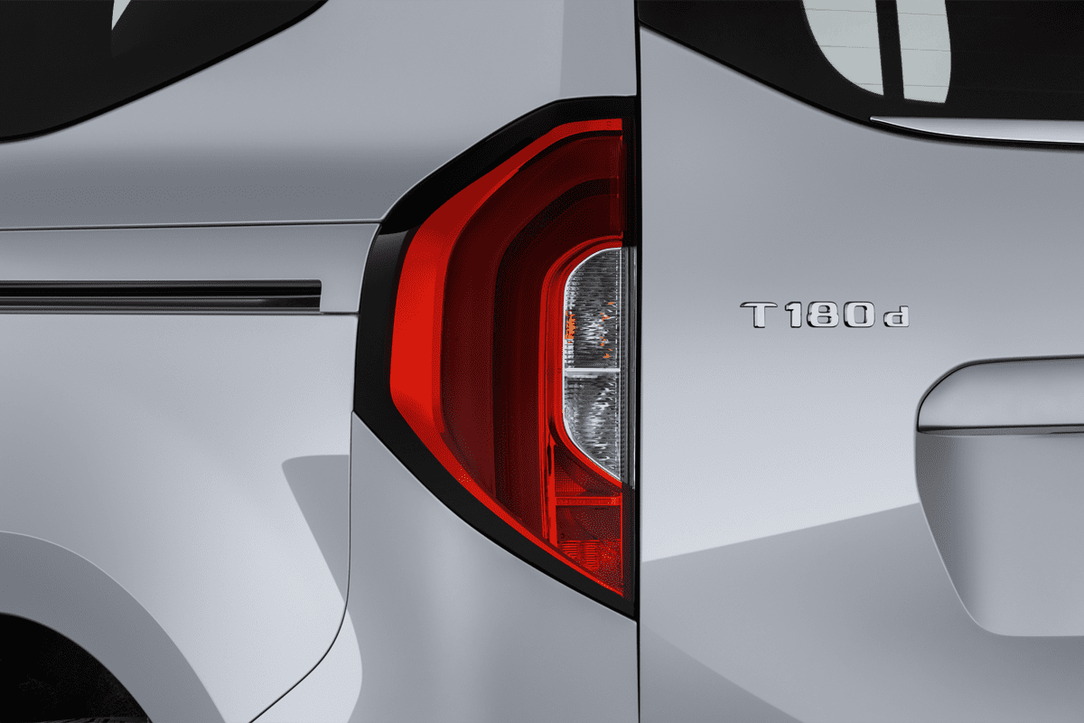 Heckleuchten eines Mercedes T-Klasse