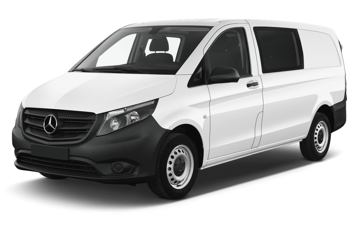 Schräge Frontansicht eines Mercedes Vito Kastenwagen, freigestellt