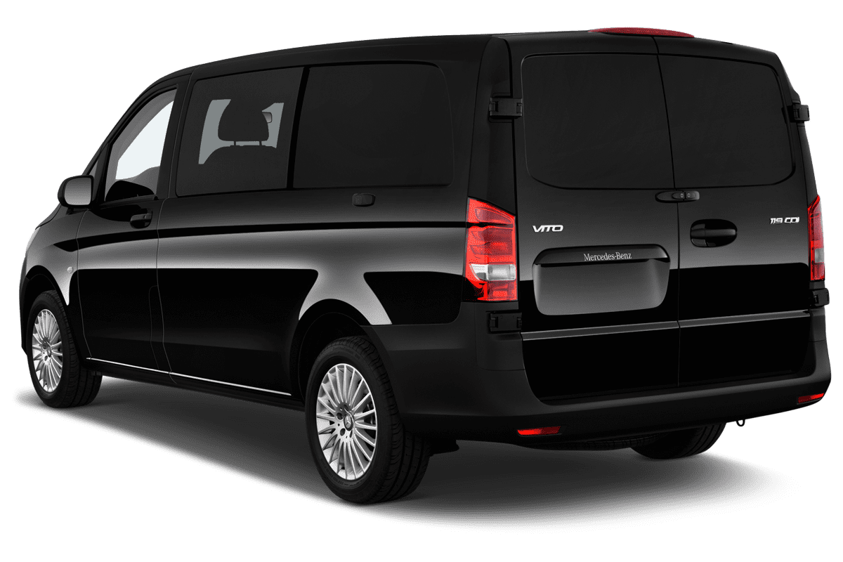 Schräge Heckansicht eines Mercedes Vito Mixto, freigestellt