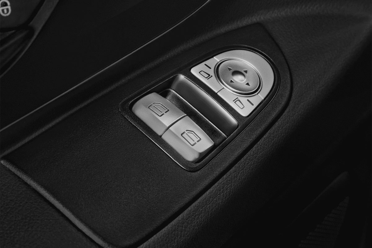 Türsteuerung eines Mercedes Vito Mixto