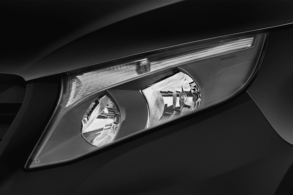 Frontscheinwerfer eines Mercedes Vito Mixto