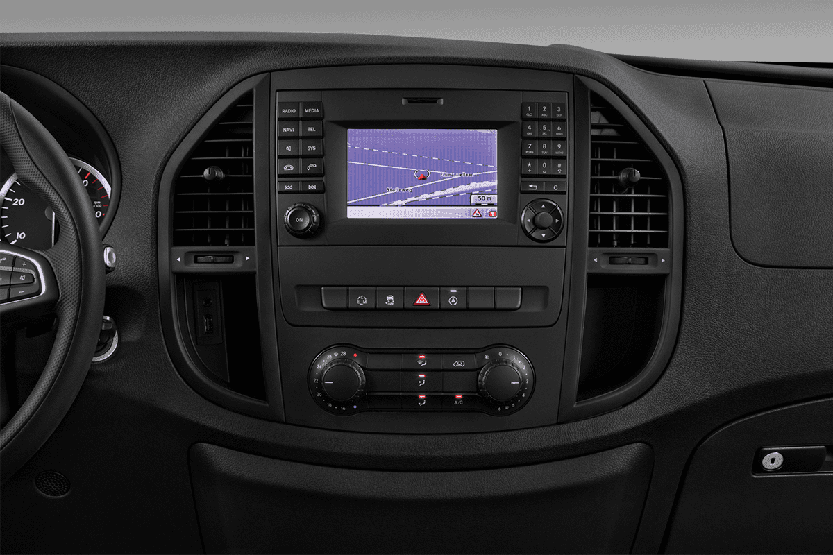 Mittelkonsole eines Mercedes Vito Mixto