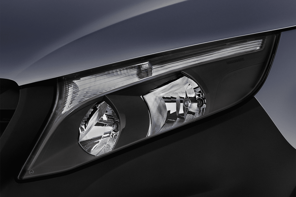 Frontscheinwerfer eines Mercedes eVito Tourer