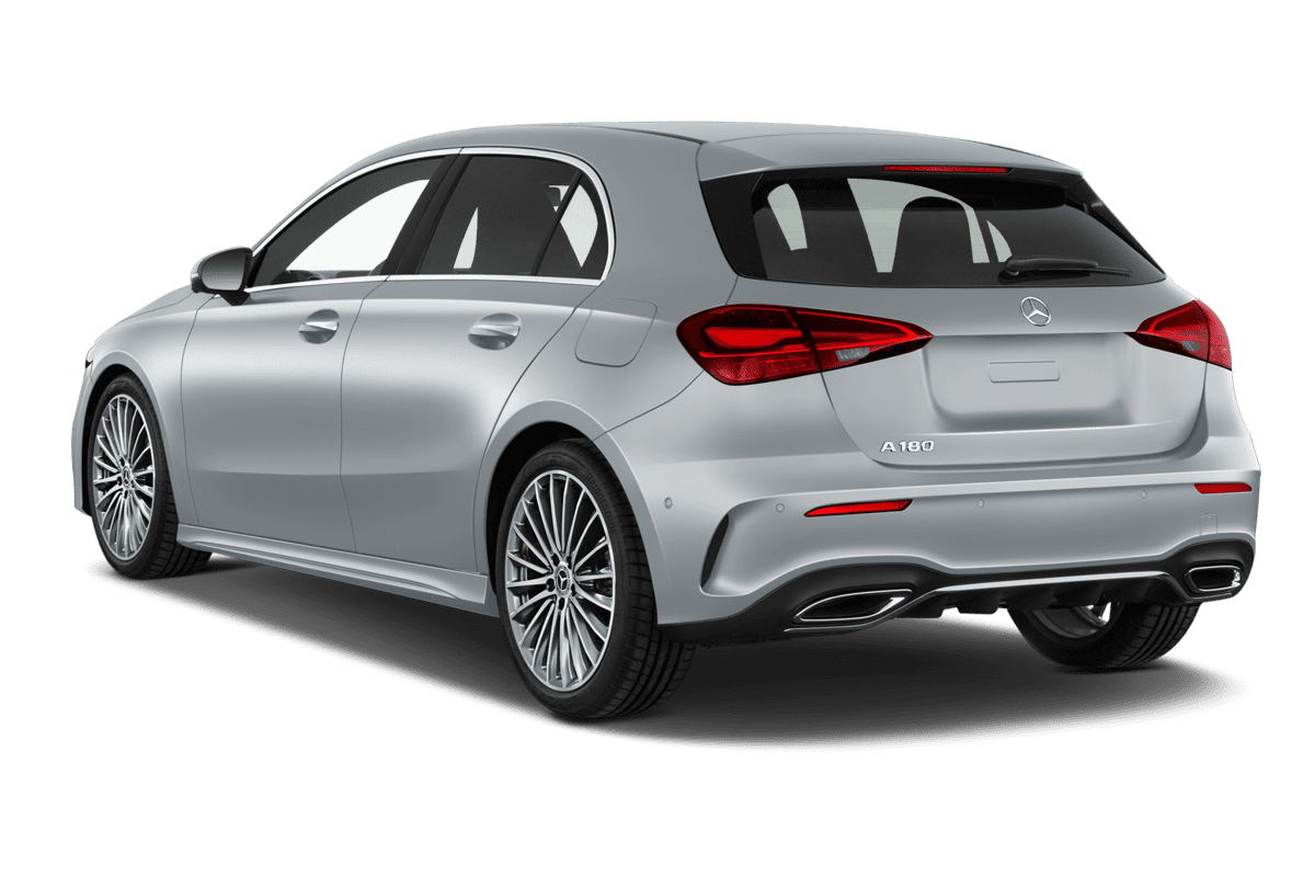 Schräge Heckansicht eines Mercedes A-Klasse, freigestellt