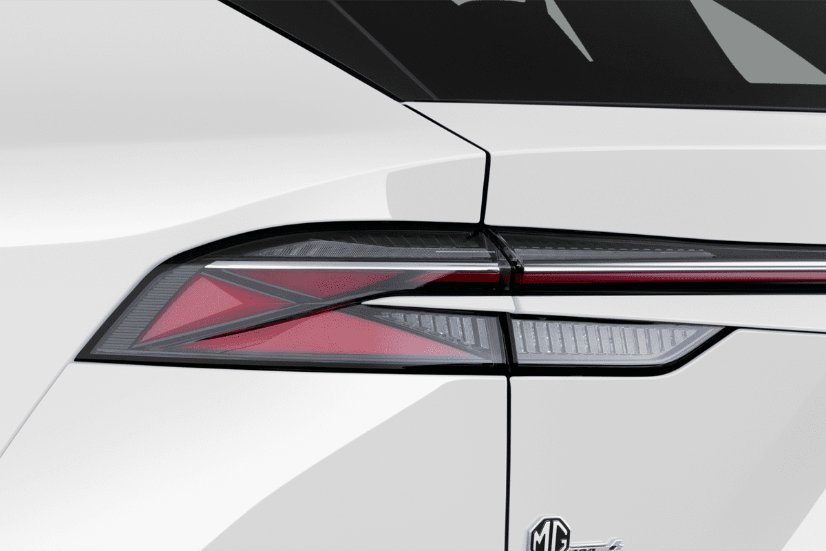 Heckleuchten eines MG EHS Plug-in-Hybrid