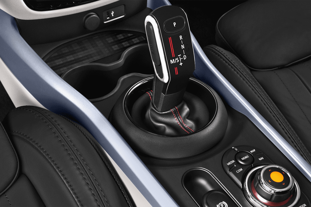 Schaltknüppel eines MINI Clubman John Cooper Works