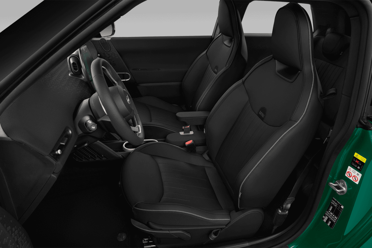 Vordersitze eines MINI Cooper Electric 