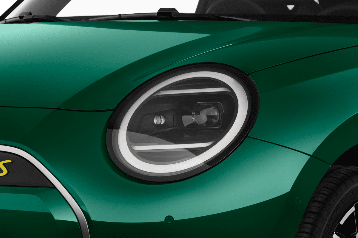 Frontscheinwerfer eines MINI Cooper Electric 