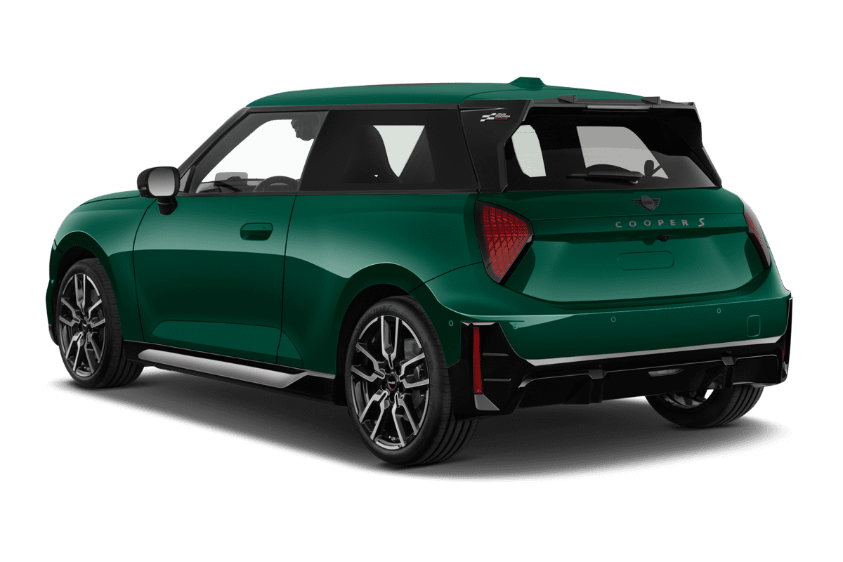 Schräge Heckansicht eines MINI Countryman Electric, freigestellt