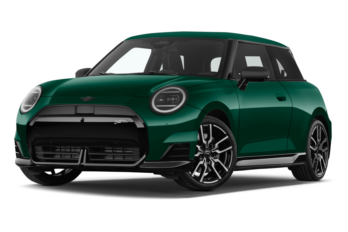 Tiefe, schräge Heckansicht eines MINI Countryman Electric, freigestellt