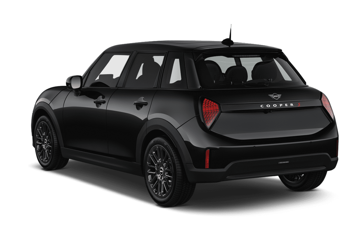 Schräge Heckansicht eines MINI Cooper 5-Türer , freigestellt