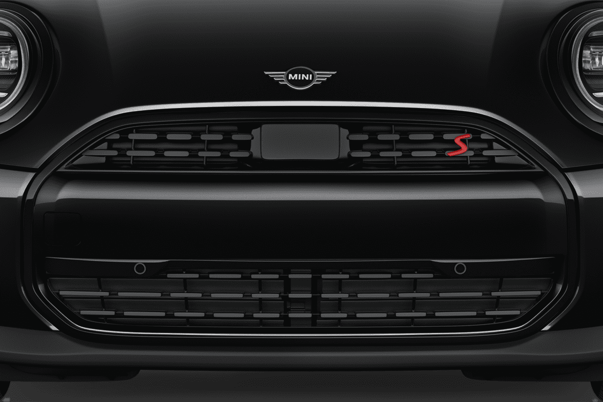 Kühlergrill eines MINI Cooper 5-Türer 