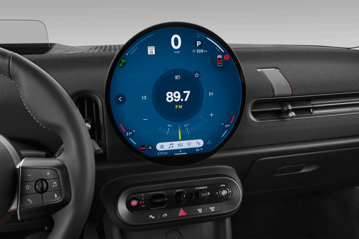 Mittelkonsole eines MINI Cooper 5-Türer 