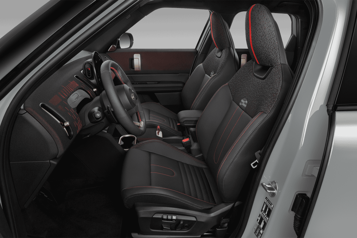 Vordersitze eines MINI Countryman Electric
