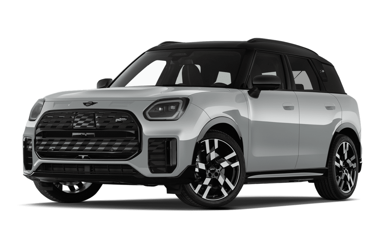 Tiefe, schräge Heckansicht eines MINI Countryman Electric, freigestellt