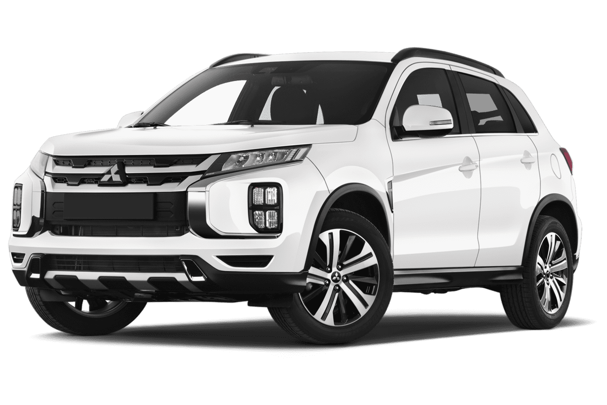 Tiefe, schräge Heckansicht eines Mitsubishi ASX Plug-in-Hybrid, freigestellt