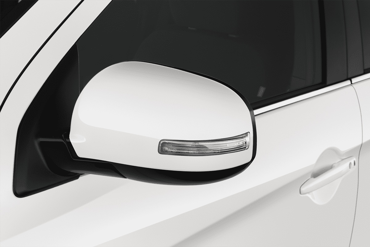 Rückspiegel eines Mitsubishi ASX Plug-in-Hybrid