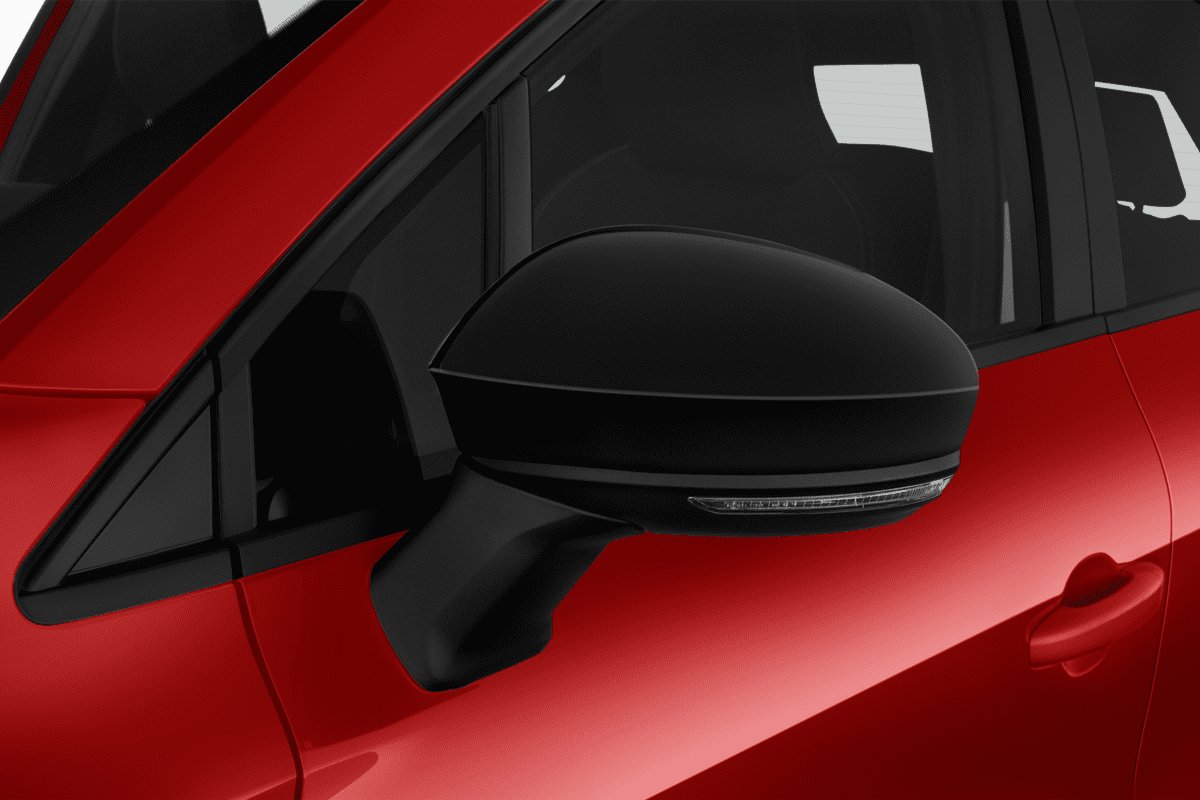 Rückspiegel eines Mitsubishi ASX Hybrid