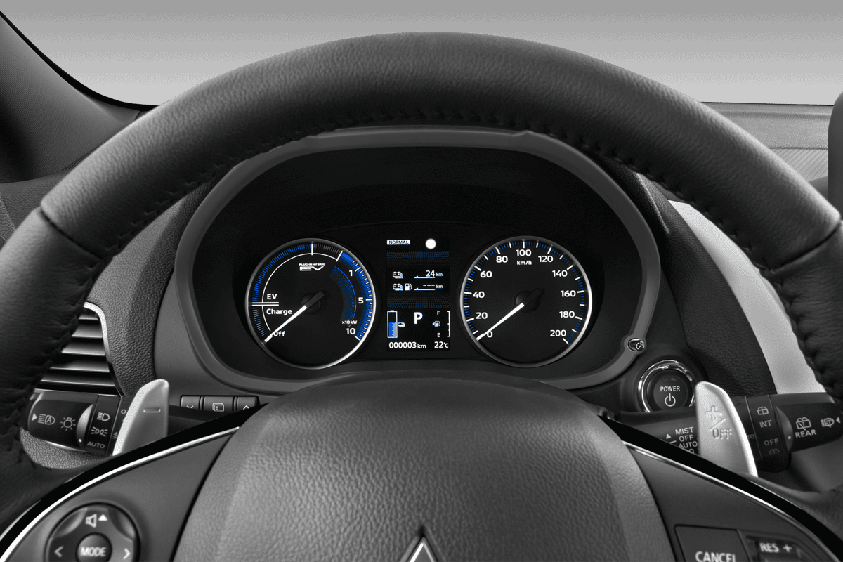 Kombiinstrument eines Mitsubishi Eclipse Cross Plug-in Hybrid