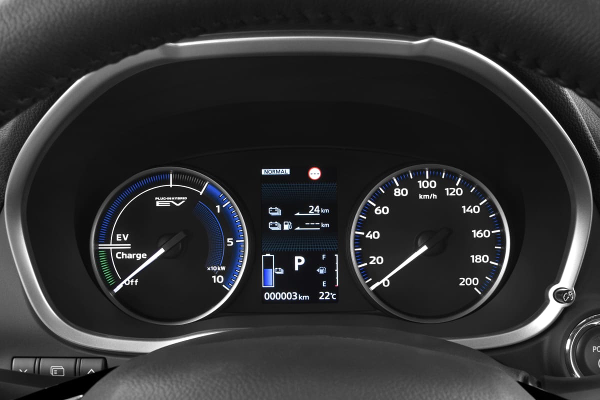 Kombiinstrument eines Mitsubishi Eclipse Cross BEV (neues Modell)