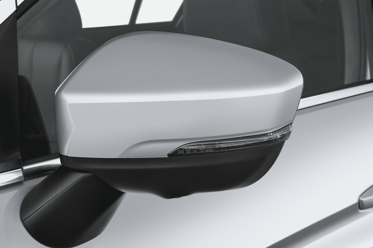 Rückspiegel eines Mitsubishi Eclipse Cross BEV (neues Modell)