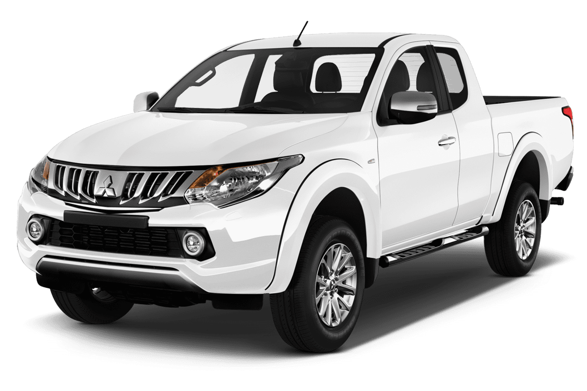 Schräge Frontansicht eines Mitsubishi L200 , freigestellt