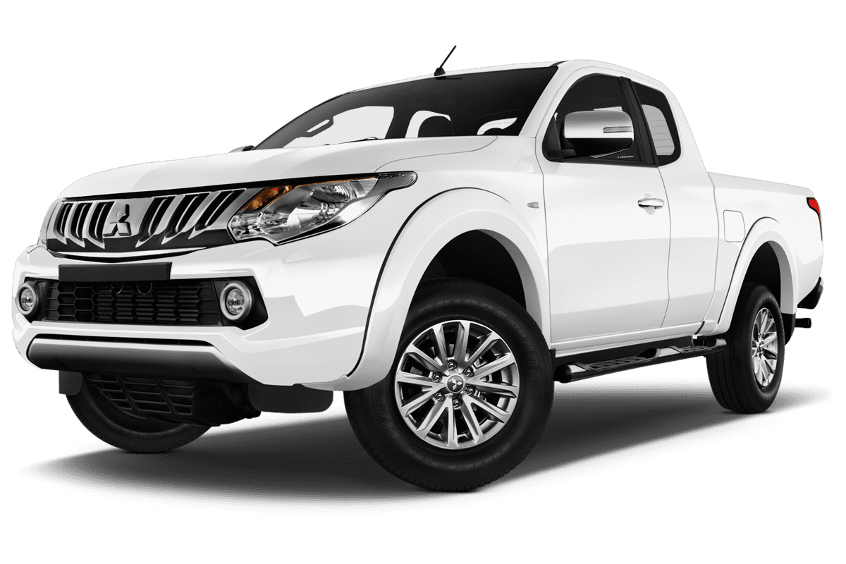 Tiefe, schräge Heckansicht eines Mitsubishi L200 , freigestellt