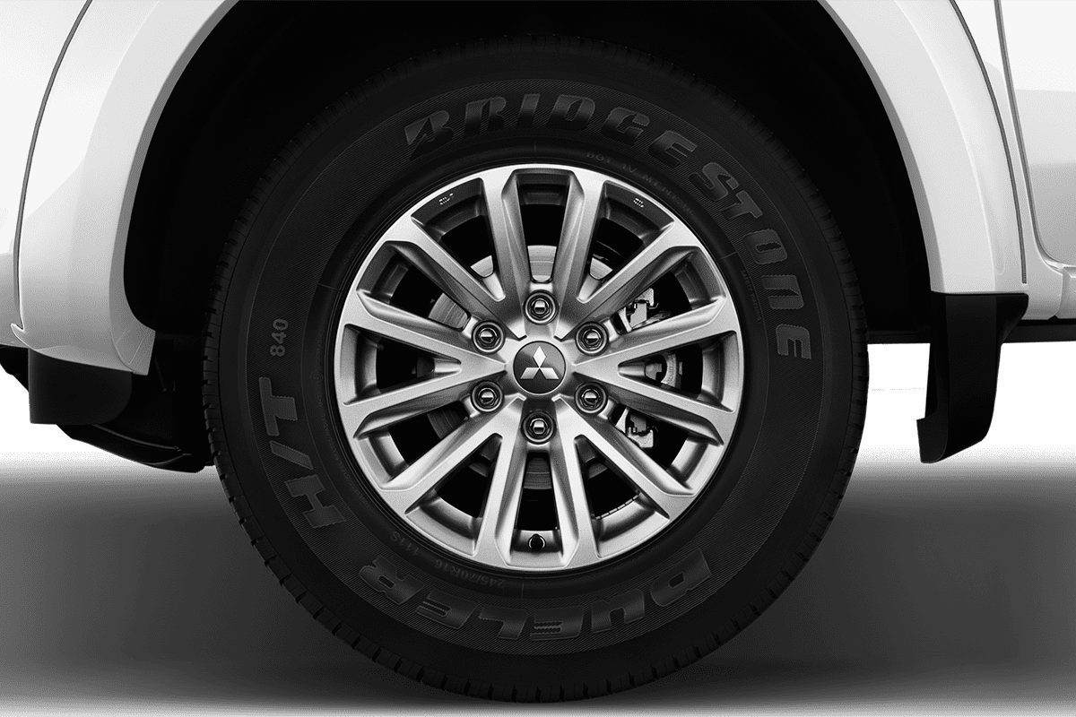 Radkappe oder Felge eines Mitsubishi L200