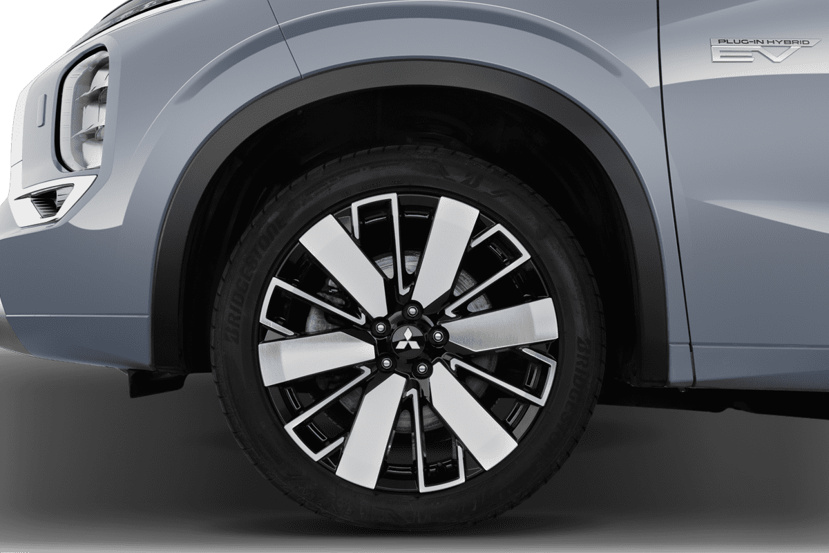 Radkappe oder Felge eines Mitsubishi Outlander Plug-in-Hybrid