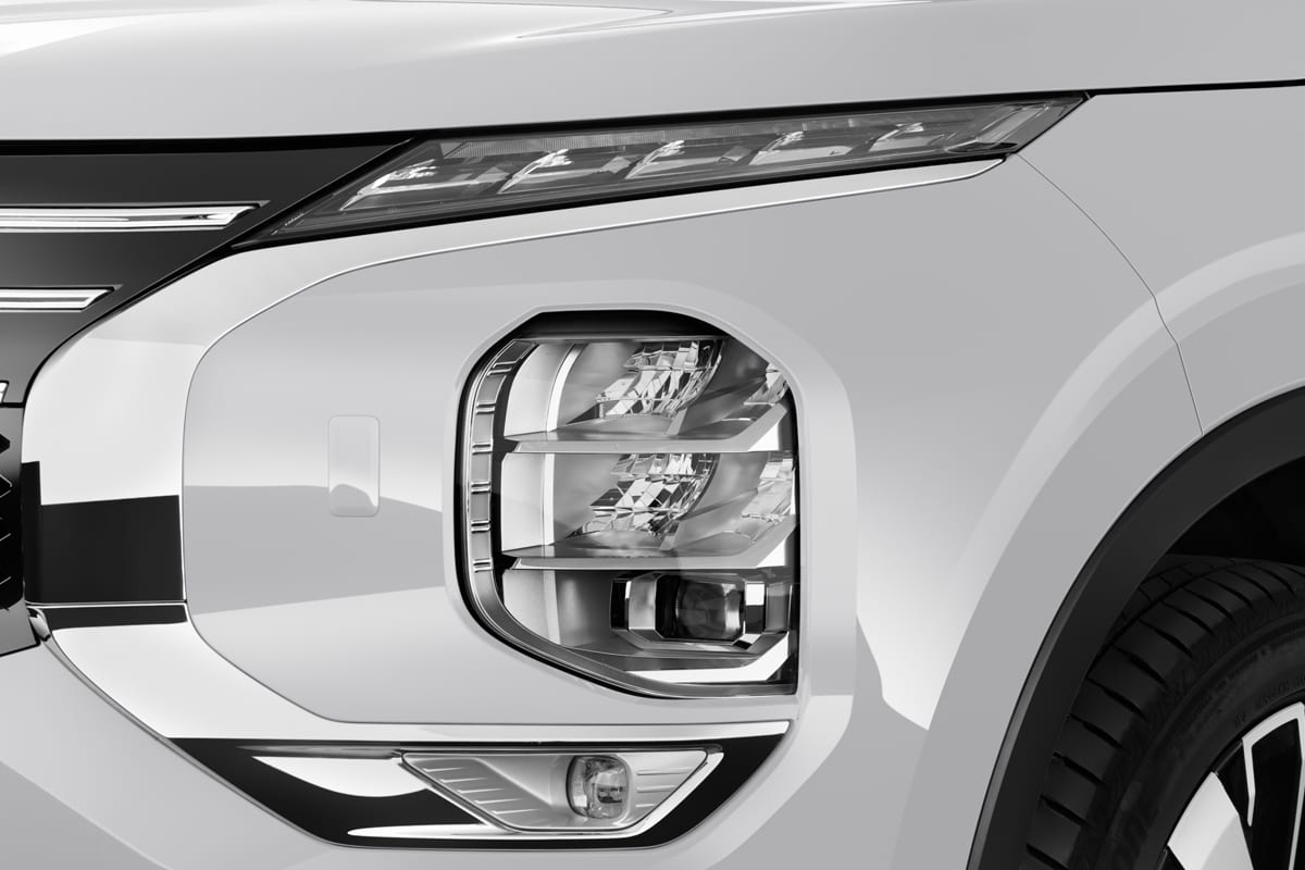Frontscheinwerfer eines Mitsubishi Outlander Plug-in-Hybrid