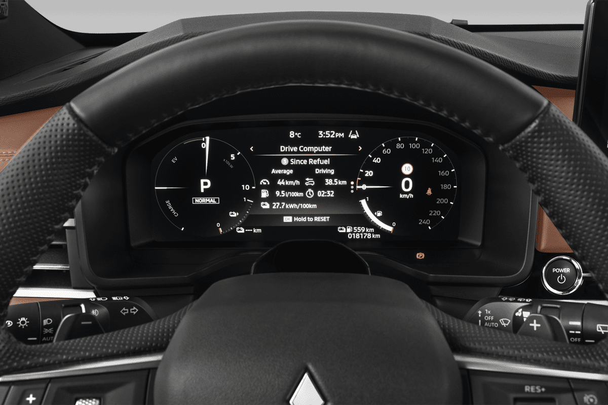 Kombiinstrument eines Mitsubishi Outlander Plug-in-Hybrid