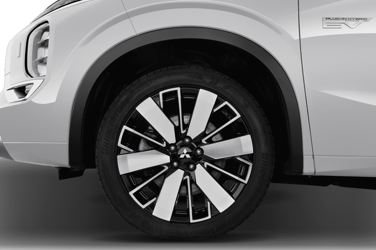 Radkappe oder Felge eines Mitsubishi Outlander Plug-in-Hybrid